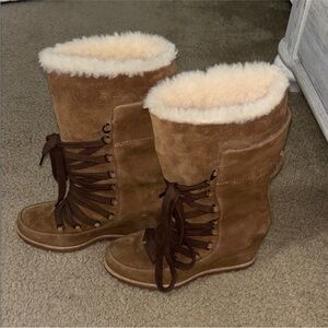 UGG Wedge lace up boots like new